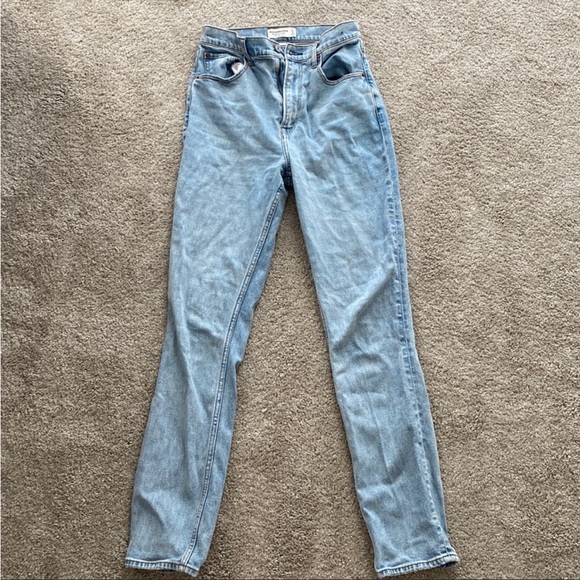 Abercrombie Curve Love High Rise 90’s Straight Jeans - Picture 2 of 4